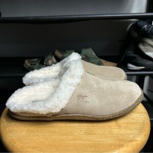 Sorel Nakisha slippers beige lined